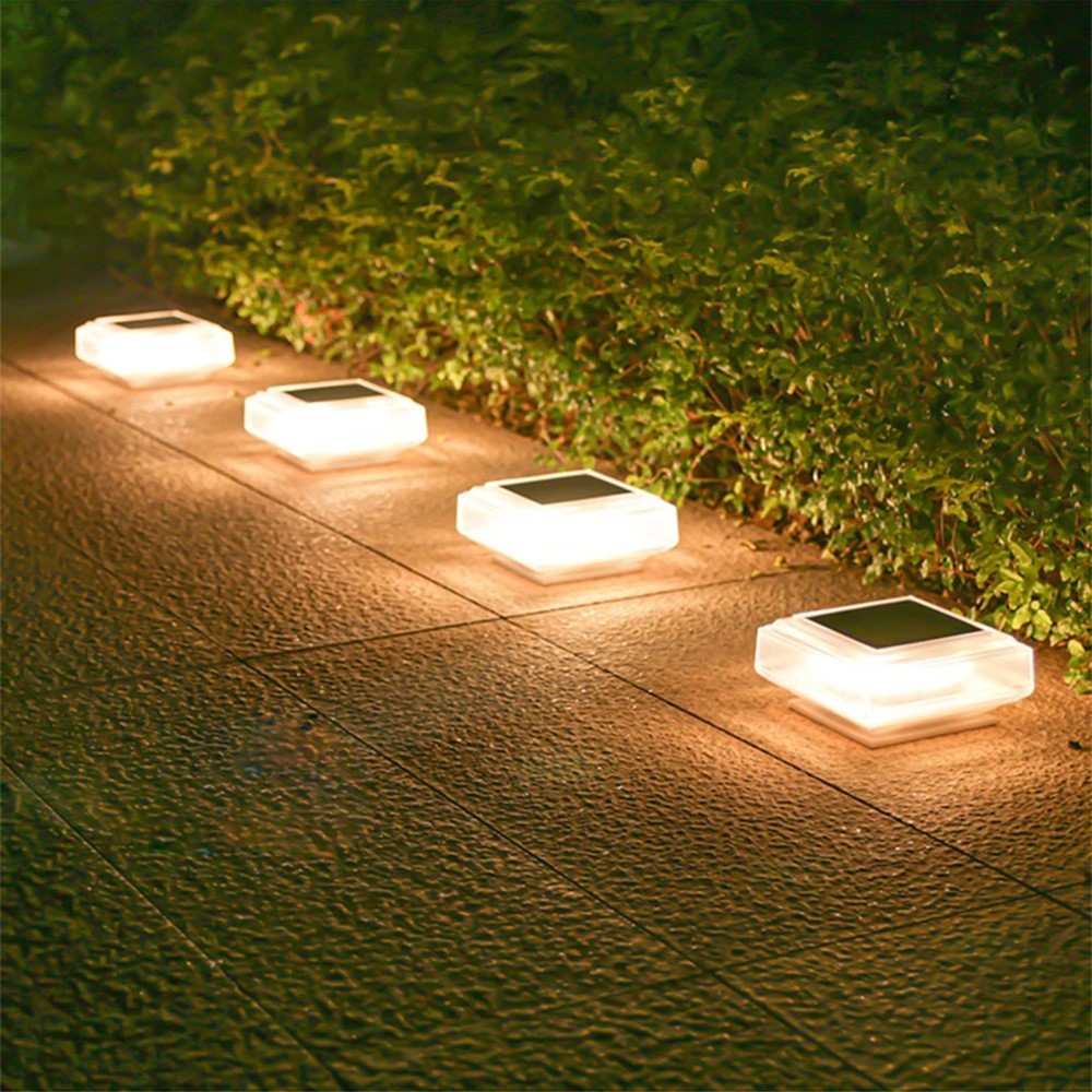 4-LED Fence Post Light Solar Powered Fence Post Cap Lamp for Deck, Patio, Garden
