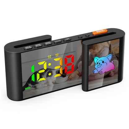 EN8837-C Cartoon Tiermotiv S-förmiger Dual-Screen RGB Wecker mit Nachtlicht – 12/24-Stunden Anzeige