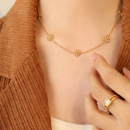 Gold Plated Daisy Necklace for Women Titanium Steel Geometric Pendant Adjustable Chain 40+5cm for Everyday Wear