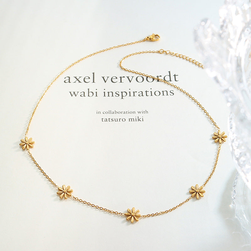 Gold Plated Daisy Necklace for Women Titanium Steel Geometric Pendant Adjustable Chain 40+5cm for Everyday Wear