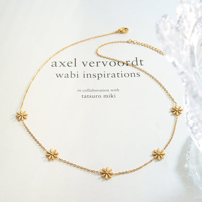 Gold Plated Daisy Necklace for Women Titanium Steel Geometric Pendant Adjustable Chain 40+5cm for Everyday Wear