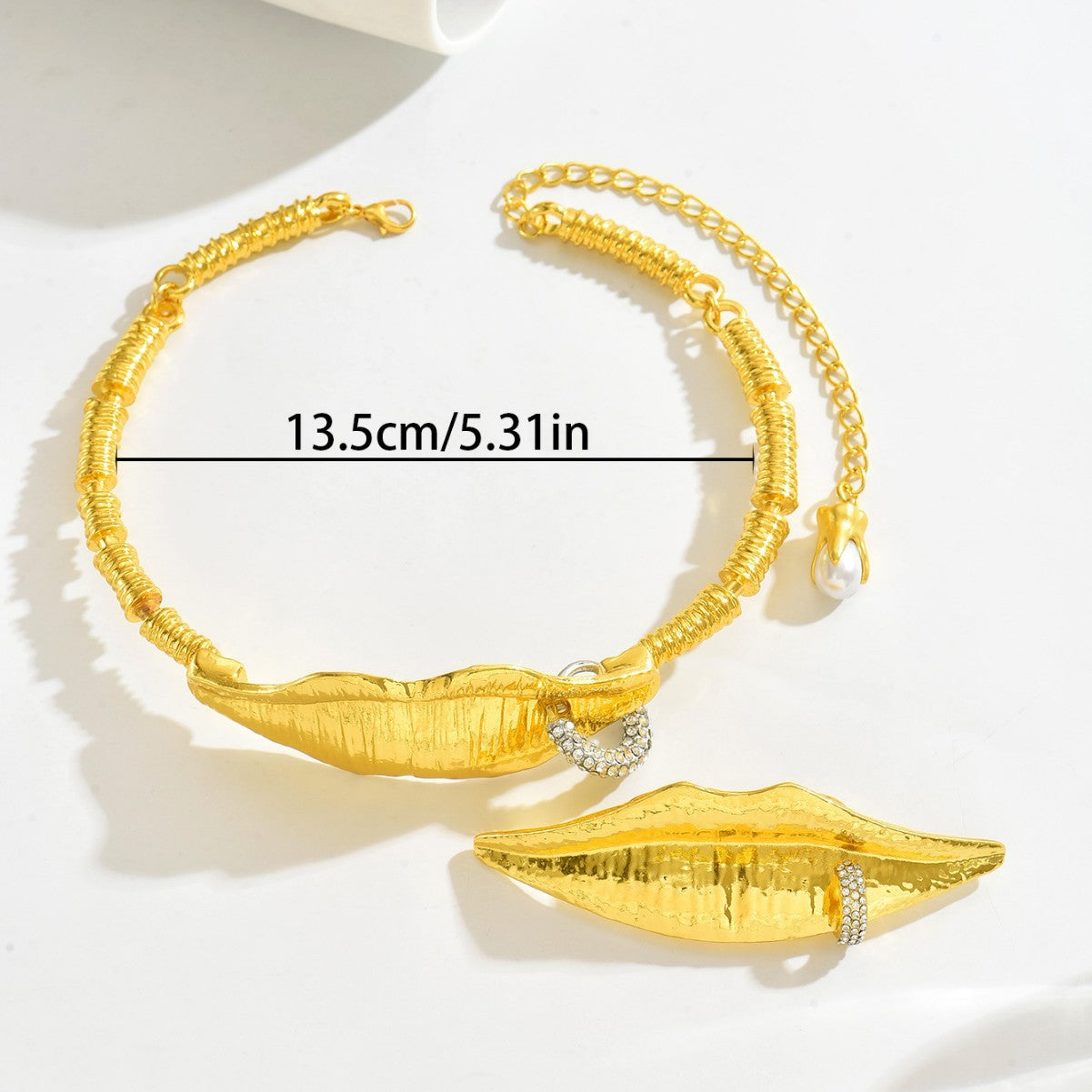 Hip Hop Rhinestone Inlaided Metal Lip Shape Necklace with 2 Rings for Women Jewelry Set